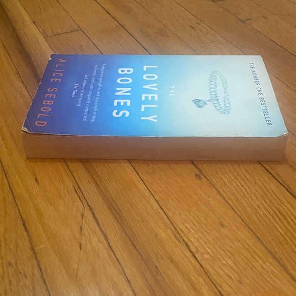 The Lovely Bones Paperback Book by Alice Sebold - Picture 4 of 4